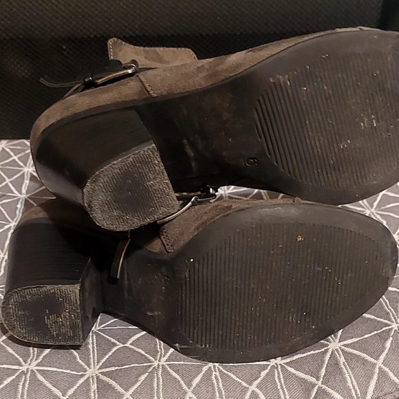 Boots - Picture 2 of 6